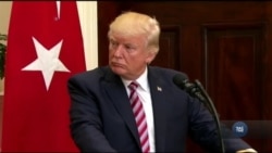 Президента Трампа звинувачують у втручанні в розслідування ФБР щодо зв’язків його команди з Росією. Відео Президента Трампа звинувачують у втручанні в розслідування ФБР щодо зв’язків його команди з Росією. Відео