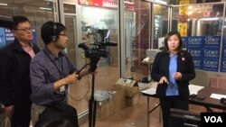 2016年大选前夕,孟昭文众议员在选区举行记者会并接受VOA专访。(美国之音方冰拍摄)