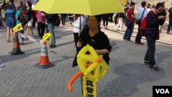 金钟占领区11月15日仍有大批市民留守(美国之音海彦拍摄)