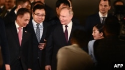 俄罗斯总统普京抵达越南首都河内,开始对越南进行国事访问。(2024年6月20日)