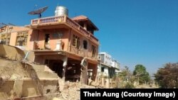 တအောင်းအမျိုးသား လွတ်မြောက်ရေးတပ်မတော် TNLA ထိန်းချုပ်ထားတဲ့ ရှမ်းပြည်နယ်မြောက်ပိုင်းက နောင်ချိုမြို့ထဲ စစ်ကောင်စီ လေကြောင်းဗုံးကြဲတိုက်ခိုက်ပြီးနောက် ပျက်စီးသွားတဲ့ အဆောက်အဦတခု (ဇန်နဝါရီ ၂၂၊ ၂၀၂၅)