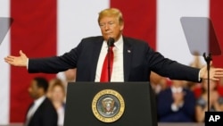 Presiden AS Donald Trump berbicara pada acara kampanye di Fargo, ND, Rabu (27/6).