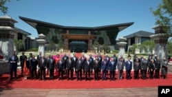 在北京雁栖湖国际会议中心,出席“一带一路”国际合作高峰论坛的各国领导人合影(2017年5月15日)