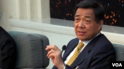 垮台前夕的薄熙来在北京参加人大会议。他在2012年3月9日的记者会上高调为自己和家人辩护。(美国之音张楠拍摄)