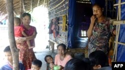 စစ်တွေဘုန်းကြီးကျောင်းအတွင်း ခိုလုံနေကြတဲ့ ဒုက္ခသည်များ (ဇွန် ၂၉၊ ၂၀၂၀)