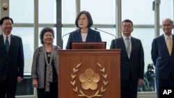 台湾蔡英文在出访加勒比海四个邦交国以及过境美国前在桃园机场发表行前讲话。(2019年7月11日,台湾总统府提供)