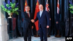 中国国务院总理李强星期四(6月13日)在访问新西兰时与总理克里斯托弗·卢克森(Christopher Luxon)会晤》(法新社)