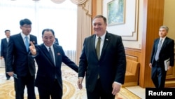 美国国务卿蓬佩奥与朝鲜中央委员会副委员长金英哲(2018年7月7日)
