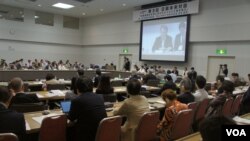 针对日韩关系急转直下,在建交50周年前夕,东京周日举办了“日韩未来对话”研讨会。(美国之音歌篮拍摄)