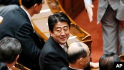 日本首相安倍晋三出席国会众议院会议。(资料照片)