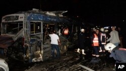 在安卡拉爆炸现场的损毁车辆(2016年3月13日)