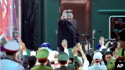 朝鲜领导人金正恩在越南同登口岸登上列车,准备启程回国(2019年3月2日)