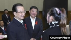 被刑拘的陈淑霞女士2011年曾获时任总理温家宝接见。(爱知行万延海微博)