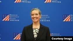 新任美国在台协会(AIT)处长孙晓雅(Sandra Oudkirk)周五(10月29日)举行上任后的首场记者会(照片提供:AIT)