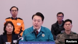 资料照:韩国总统尹锡悦于2024年1月31日在韩国首尔主持中央综合防御会议。(路透社)