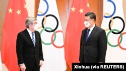 中共党媒新华社发布的中国领导人习近平在北京会见国际奥委会主席巴赫的照片。(2022年1月25日)