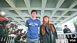 青年新政梁颂恒和游惠桢在高等法院 (苹果日报图片)