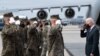 美国总统拜登在特拉华州空军基地参加美国军人灵柩从阿富汗返回的仪式(2021年8月29日)
