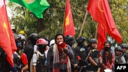 မှတ်တမ်းဓါတ်ပုံ မတ်လ ၂၈ ရက်နေ့က မုံရွာသပိတ်ကို ကိုဝေမိုးနိုင် ဦးဆောင်စဉ် (Photo by Handout / various sources / AFP)