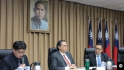 台湾陆委会举行新春记者会并回答媒体提问(美国之音张永泰拍摄)