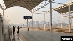 中国新冠疫情再次爆发后的河北省石家庄火车站的景象。(2021年1月22日)