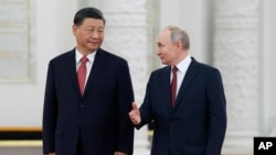 俄罗斯总统普京在莫斯科克里姆林宫为到访的中国国家主席习近平举行欢迎仪式。(2023年3月21日)