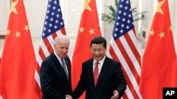 2013年12月4日,中国国家主席习近平与时任美国副总统拜登在北京人民大会堂会面。(美联社照片)