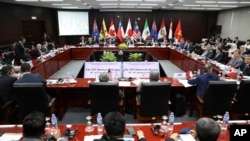跨太平洋伙伴关系(TPP)成员国的贸易部长和代表参加了2017年11月9日在越南岘港举行的亚太经济合作组织(APEC)领导人峰会期间的TPP部长级会议。
