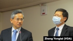 台湾卫生官员在立法院接受质询(美国之音张永泰拍摄)