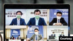 台湾和日本的执政党8月27日举行双边“2+2安全对话”视频会议。(照片来自台湾民进党推特)