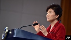 韩国总统朴槿惠在青瓦台举行新年记者会。(2014年1月12日)
