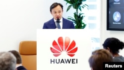 华为驻欧代表刘康在布鲁塞尔举行的记者会上讲话。(2019年5月21日)