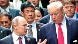美国总统川普俄罗斯总统普京在岘港亚太经合组织峰会上合照