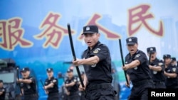 资料照:中国南京的特警在训练 (2017年9月27日)