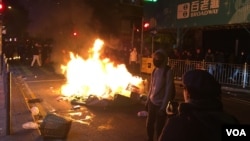 香港本土派人士认为,年初一的旺角警民冲突是民怨大爆发( 美国之音汤惠芸)。