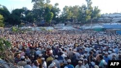 ကုတုပလောင် ဒုက္ခသည်စခန်းတွင်းမှာ အသတ်ခံရသူ ရိုဟင်ဂျာအရေးခေါင်းဆောင် Mohibullah ရဲ့ဈာပန။ (၀၉ ၊ ၃၀၊ ၂၀၂၁)