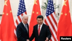 2013年12月4日,中国国家主席习近平与美国副总统拜登在北京人民大会堂会面。