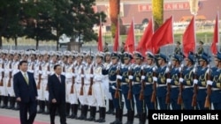 老挝国家主席朱馬利·賽雅貢(前排左二)访问中国。左一是中国国家主席习近平(资料照片)