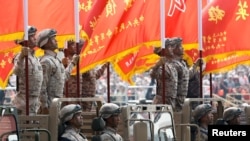 资料照:中国军人在北京天安门参加国庆阅兵。(2019年10月1日)