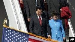 胡锦涛主席和夫人昔日访美,2006年4月18日抵达华盛顿州