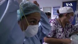 VOA英语视频: 医科学生接受征召抗疫错失毕业典礼 VOA英语视频: 医科学生接受征召抗疫错失毕业典礼