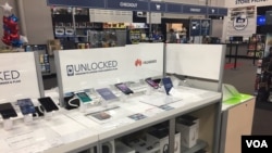 美国马里兰州一家百思买(Best Buy)电器商店出售的华为智能手机。(2018年6月2日)