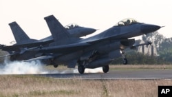 台湾嘉义空军基地的F-16战机。(资料照)