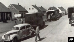 居民迁入纽约的莱维镇的新居(1947年10月)