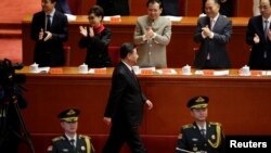中国国家主席习近平抵达在北京人大会堂举行的纪念改革开放40周年大会的开幕式会场。(2018年12月18日)