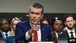 赫格塞斯获得参议院确认出任美国下一任国防部长。尽管具有争议性,赫格塞斯在先前的听证会上逐一驳斥不当行为的指控。(法新社:2025年1月14日)