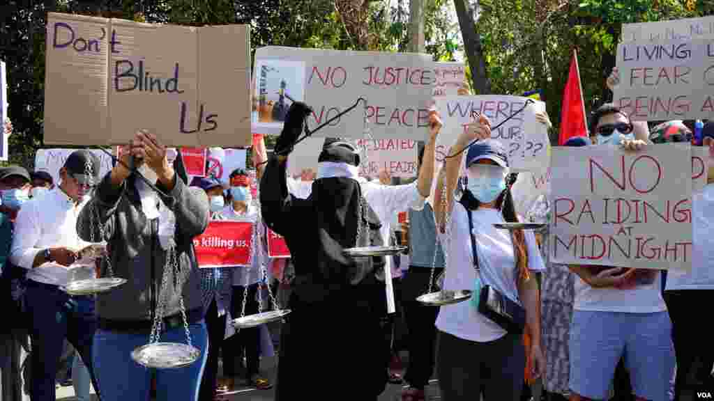 ဘရူနိုင်းသံရုံးနဲ့ ရုရှားသံရုံးရှေ့မှာ တွေ့ရတဲ့ စစ်အာဏာသိမ်း ဆန့်ကျင် ဆန္ဒပြ မြင်ကွင်း။