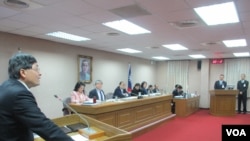 台湾立法院外交及国防委员会3月26号质询的情形。(美国之音张永泰拍摄)
