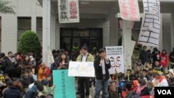 台湾公民团体声援学生抗议活动(美国之音张永泰拍摄)