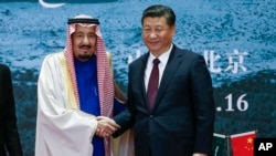 资料照:中国领导人习近平在北京会晤到访的沙特国王萨勒曼。(2017年3月16日)